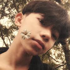 Dumaloy ang mga tanong sa isip ng isang vlogger mula Aurora. Ang tubig kasi  sa isang bahagi ng binisita niyang talon sa halip na bumagsak sa lupa  mistula raw dumadaloy pataas?! Kuya