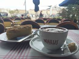 Petit Dejeuner En Terrasse Avec La Plus Belle Vue Sur Le Vieux Port De Marseille Vieux Port De Marseille Port De Marseille Vieux Port