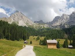 Azienda per il turismo della val di fassa. Trentino Donna Muore Travolta Da Un Rio Esondato In Val Di Fassa Corriere It