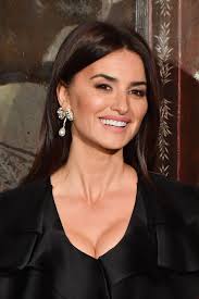 Im alter von 91 jahren sportfunktionär walther tröger ist gestorben bilder 31.12.2020. Penelope Cruz Mit Neuem Kurzhaarschnitt So Gut Steht Ihr Ein Bob Vogue Germany