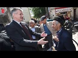 René malleville n'est pas près de reprendre ses activités professionnelles. La Fantasque Visite De Jean Lassalle Dans Les Rues De Marseille Youtube