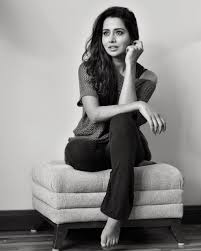 Pinky lohar #raizawilson #pyaarpremakaadhal #jfw #jfwcalendar2019. Raiza Wilson Photos Pictures Latest Images Stills Of Raiza Wilson Hd Photos Infoflick