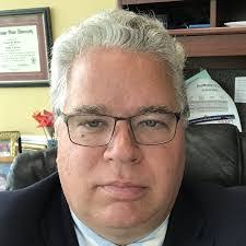 Robert Vess's Instagram, Twitter & Facebook