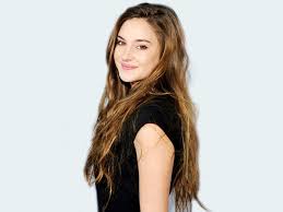Born in san bernardino and brought up in simi valley, california. Ogah Memakai Produk Berbahan Kimia Ini 7 Beauty Hacks Shailene Woodley Yang Unik Dan Aneh Facetofeet Com