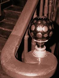 On utilise une brosse pour bien faire partir toute saleté. Objet Deco La Boule D Escalier Habille Vos Rampes