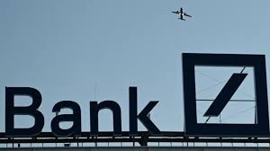 Kunden digital die bankgeschäfte erleichtern. Deutsche Bank Uber Hundert Standorte Deutsche Bank Will Jede Funfte Filiale Schliessen News De