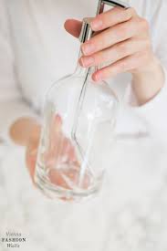 Hier eine leere gin flasche von bootsmann für eigene gin cocktails. Diy Upcycling Gin Flasche Zum Seifenspender Umbauen Seifenspender Upcycling Diy Upcycling