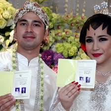 Nagita slavina adalah seorang selebriti wanita populer indonesia yang lahir pada tanggal 17 februari 1988. Raffi Ahmad Nagita Slavina Talk About Love By User135511059