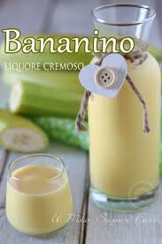 Questa crema è ottenuta tramite una lavorazione artigianale con miscelazione, gode di un gusto soffice e delicato ottenuto grazie alla crema vellutata e di un aroma di banana piacevole al gusto e ai noi di nastro liquori crediamo che la scelta della bottiglia sia importante tanto quanto la scelta del gusto. Bananino Liquore Cremoso Fatto In Casa Liquore Cremoso Liquori Ricette