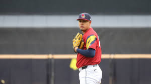 Adrian Chaidez twirls six perfect frames in first pro start