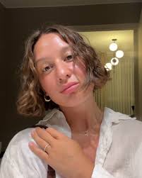 I am a girls girl 💚