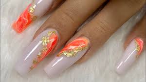 Una de sus ventajas es que lucen muy bien y puedes realizar cualquier diseño de uñas sobre ellas. Unas Con Negras Con Diseno De Fuego Youtube