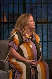 Amy Schumer Actually Pregnant Wore A Comically Large Baby Bump On Late Night Amy Schumer Celebrity Babies Pregnant