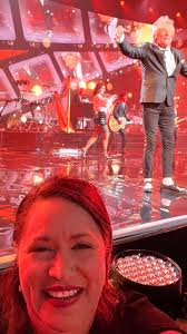 omg i put a few months ago to Rod Stewart please come to valencia and he  is🙏❤️🥰 i cant believe it❤️❤️