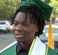 17-Year-Old Black Teen From New Jersey Graduates High School and College in  the Same Year 🙌🏽