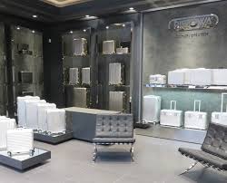 Rimowa Store Sydney 5 Martin Place Sydney 2000 Nsw Tel 61 280216038 Opening Hours Mon Wed 9am 6pm Th Luggage Shop Retail Display Store Design