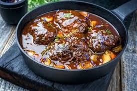 Joue De Boeuf A La Bourguignonne En Cocotte Minute Une Recette Tres Facile Et Rapide A Re Recettes De Cuisine Joue De Boeuf Recette Recette Boeuf Bourguignon