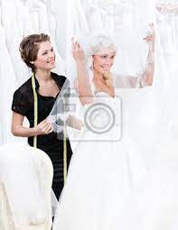 Maybe you would like to learn more about one of these? Verkauferin Hilft Die Braut Das Hochzeitskleid Anziehen Fototapete Fototapeten Versuchen Auswahl Schneiderin Myloview De