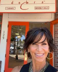 Necklaces can make beautiful belts! Loving my @kz_kstudionyc flow pants!  #gold #jewelry #fall #fashion @debraccarmel #shoplocal #boutique #shopping  #supportsmallbusiness #dowhatyoulove #lovewhatyoudo #jewelrydesigner  #marakarzenjewelry