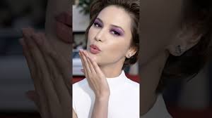 Adele Gonzalez Ella Manda beso muy enorme