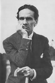 El yunque es el soporte metálico o de piedra que se emplea para forjar acero, hierro u otros metales. Paco Yunque De Cesar Vallejo Area Libros