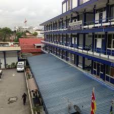 Orang ramai mula hadir di beberapa balai polis di sekitar lembah klang untuk mengisi borang makluman pergerakan keluar. Ibu Pejabat Polis Daerah Klang Selatan Jalan Gedung Raja Abdullah