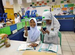 Teach for malaysia adalah satu initiatif yang diwujudkan oleh pihak yayasan teach for malaysia dengan kerjasama pihak kementerian pendidikan malaysia untuk merekrut, memilih dan melatih graduan terpilih dan menempatkan mereka mengajar di sekolah berkeperluan tinggi di seluruh negara. Hartalega Helping Underprivileged Communities During Covid 19 Citizens Journal Malaysia