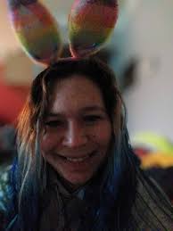 Have yall ever met someone that wears glasses & still can't see 😭😭😂