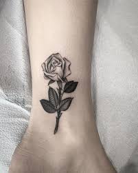 Cette fleur est un symbole très puissant de l'orient, le bouddhisme, l'inde ancienne, l'égypte, la chine. Idees De Tatouage Fleur Pour Femme 100 Photos Tatouez
