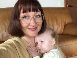 Elisa Crowe's Instagram, Twitter & Facebook