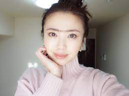 この美人の条件はウズベキスタンだけ？ 日本では見ることはないですが、 眉毛をつなげるというメイク は、 現在でも様々な場所で見られます。 中央アジアの国のウズベキスタンの他に、タジキスタンや イランでも美人の条件の一つになっています。 çŽ‰æ'éº»è¡£å­ å…¬å¼ãƒ–ãƒ­ã‚° ã¤ãªãŒã‚Šçœ‰ ãŒç¾Žäººã®æ¡ä»¶ Powered By Line