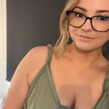 MEGA MEAT PACK ONLY 20 PACKS AVAILABLE 4 CHICKEN SCHNITZELS 4 HONEY &  ROSEMARY LAMB CHOPS 4 PORK CHOPS 12 TASTY BEEF RISSOLES 6 CHICKEN KEBABS 2  CHICKEN KIEVS 20 BEEF SAUSAGES