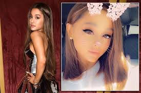 Ariana grande cries at the grammys 2014 after mean bloggers and tweeters criticize her hair and her dress, but it turns out her hair is falling out. Ariana Grande Debuts Short Hair After Chopping Off Ponytail Post Pete Davidson Breakup Mirror Online