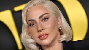 Lady Gaga iguala recorde de Michael Jackson e comemora sucesso de "Die With  A Smile"