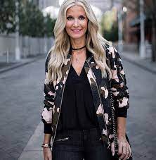 Long hairstyles over 40 round face. How To Wear Long Hair After 40 50 Fabulous After 40