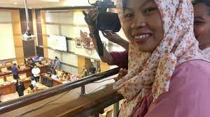 Suatu hari dika (raditya dika), seorang pemuda yang canggung, datang ke rumah ina (anjani dina), cinta pertamanya sewaktu sma. Https Mataram Tribunnews Com 2021 04 19 Cek Penerima Blt Umkm 2021 Di Eformbricoidbpum Simak Juga Cara Cairkan Dana Rp 12 Juta Https Cdn 2 Tstatic Net Mataram Foto Bank Images Ilustrasi Uang Bantuan Langsung Tunai Blt Jpg Ilustrasi Ilustrasi Https