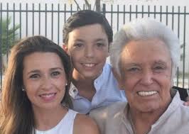 Tiempo atrás cuando terminó la primaria festejando Eli Juan Alberto y yo  ese día