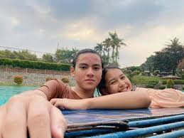 Pemilik nama asli muhammad fahreyza anugrah efrianda langganan peran protagonis dalam sejumlah sinetron dan film sejak masih bocah. Rey Bong Home Facebook