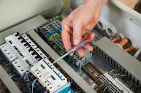 Before doing any electrical work, always shut off power to the house at the main breaker. How To Detect Faulty Wiring How To Fix It Solvit Home Services