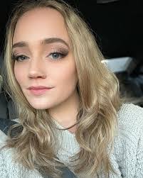 Emily Leake's Instagram, Twitter & Facebook