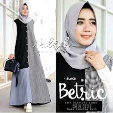 Sejumlah bocah mencari sisa besi bekas di lokasi kapal yang dibelah di cilincing, jakarta, minggu (6/6/2021). 18 Inspirasi Modis Baju Muslim Wanita Remaja Kekinian