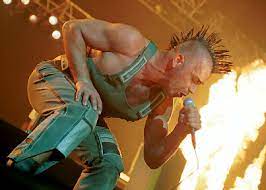 Rammstein contribute also two remixes of the song to the single, furthermore the tracklisting includes du hast and bück dich as cover. Feuer Frei Rammstein The Story Of Rock And Roll