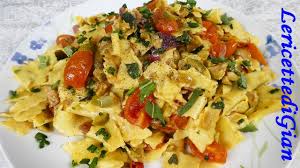 La ricetta degli spaghetti alla carbonara è tipica del lazio ed è apprezzata in tutto il mondo grazie alla sua semplicità, facilità e bontà! Pasta Con Olive E Pomodorini Primo Piatto Veloce E Sfizioso Youtube