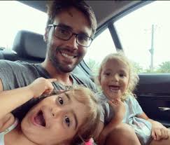 A cantora ivete sangalo e o seu marido, o nutricionista daniel cady, encantaram ao mostrarem uma de suas filhas gêmeas em uma raríssima aparição. Marido De Ivete Diz Que Familia Teve Covid E Da Fora Meio Que Vacinados So Noticias