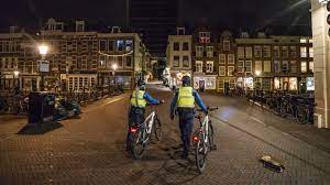 Betekent dit dat iedereen vanavond gewoon weer naar buiten kan? Rechter Zet Per Direct Streep Door Avondklok Geen Sprake Van Acute Noodsituatie Nos