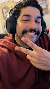 someone play with me .-. i'm