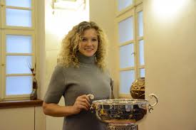 Siniaková hrala šieste finále dvojhry v kariére a prvé na tráve. Foto Video Tenistka Katerina Siniakova Prijela Do Rodneho Hradce Privezla Pohar Z Fed Cupu Ostatni Sporty Sport Hradecka Drbna Zpravy Z Hradce A Okoli