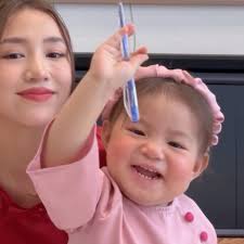 Chu chu ~~ —— 𝑷𝒂𝒎 𝑭𝒂𝒎𝒊𝒍𝒚 ♡ My bias @longbeomap & @salimhwg =  @pamyeuoi ✨ #pamfamily #pampam #pamiuoi #bepam #salim #salimhwg #baby  #family #familyphotography #like #likesforlike #likefamily #babygirl  #cutebaby #pamyeuoi #pammatzuong