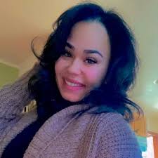 Desiree Valle (@DeziMarie12)