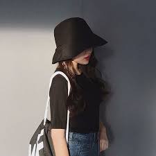 クルーネック5分袖ニットトップス ベーシックスタイルの5分袖ニットトップスです 優しい印象のラウンドネックニットソーは春夏のマストアイテム 5分袖のすっきりしたデザインで手首をほっそり見せしてくれます 二の腕をさり気なく隠す5分袖デザ fashion ulzzang